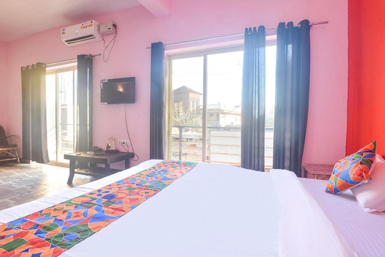 Hotel Fabexpress The Voyage Morjim Exteriér fotografie