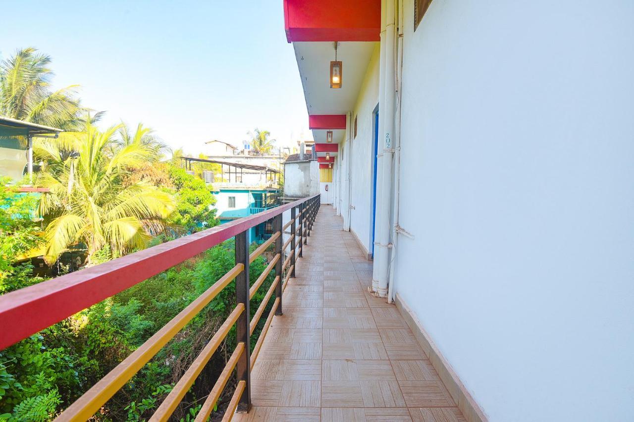 Hotel Fabexpress The Voyage Morjim Exteriér fotografie