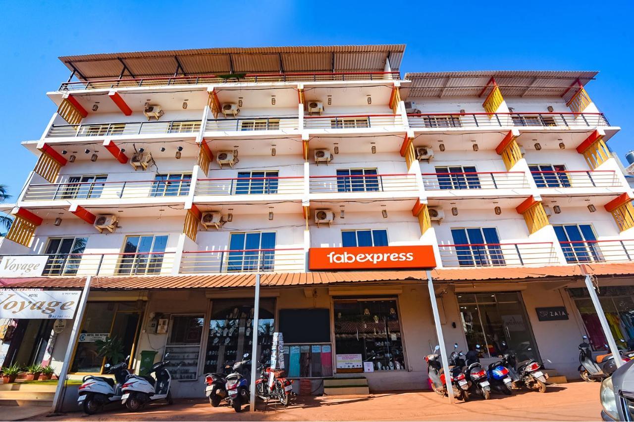 Hotel Fabexpress The Voyage Morjim Exteriér fotografie