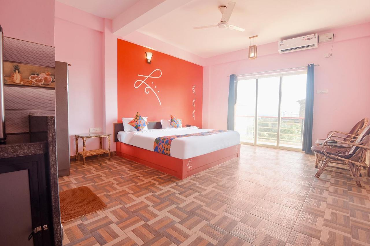 Hotel Fabexpress The Voyage Morjim Exteriér fotografie