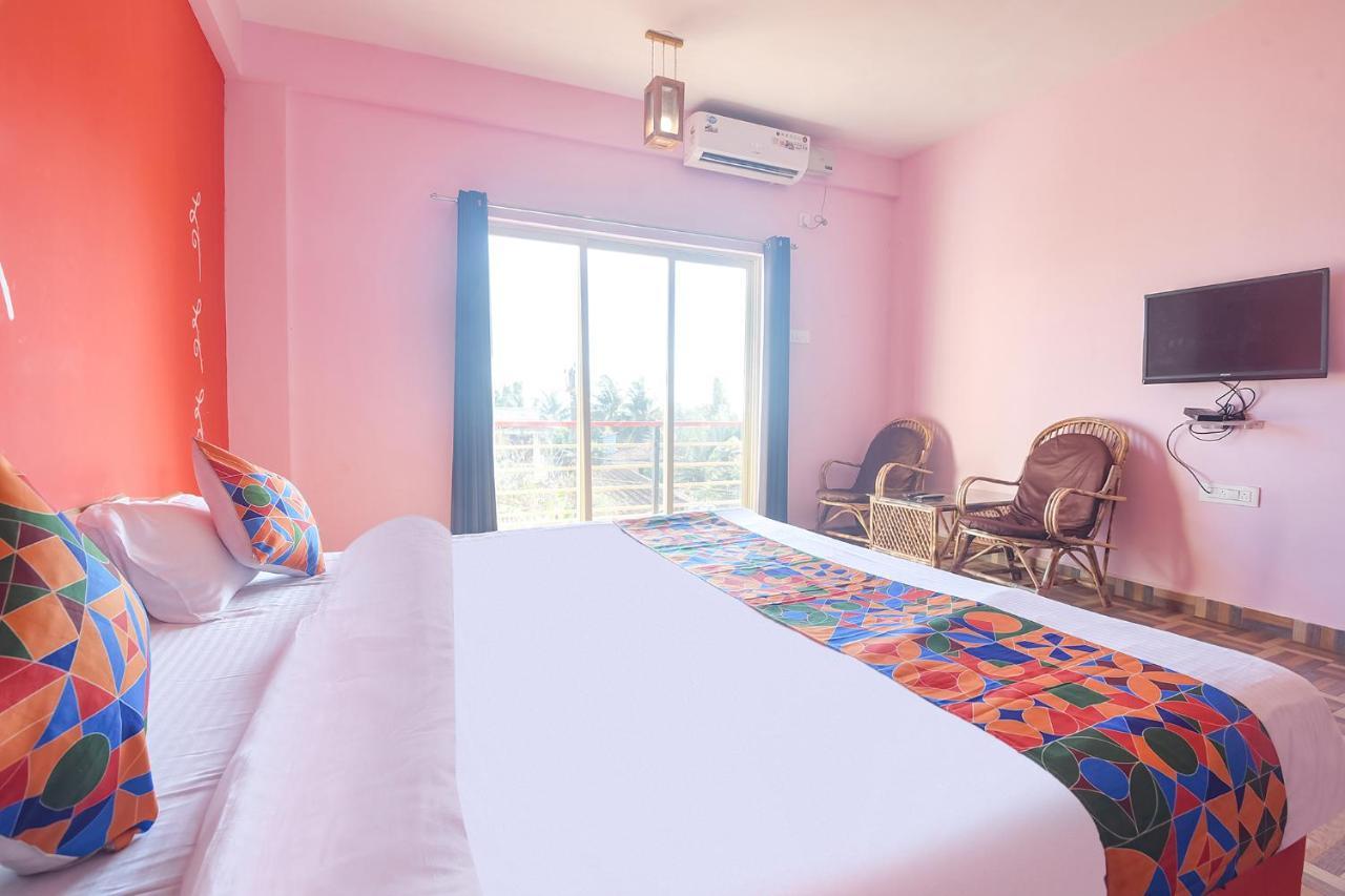 Hotel Fabexpress The Voyage Morjim Exteriér fotografie